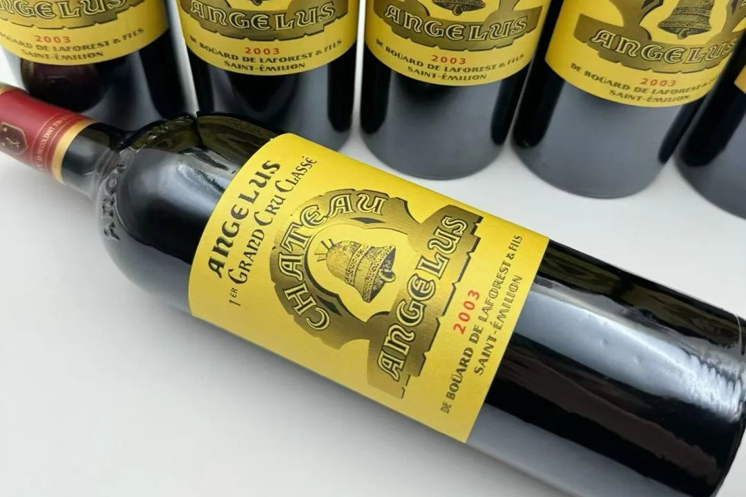 玲瓏閣專注收購 2003 年金鐘酒庄 Château-Angélus 紅酒。這款傳奇佳釀蘊藏獨特風土與時代記憶，深獲本地藏家喜愛。我們堅持收購 2003 年金鐘酒庄 Château-Angélus 紅酒，層層把關品質，為各位酒友帶來純正珍稀的頂級名莊收藏。