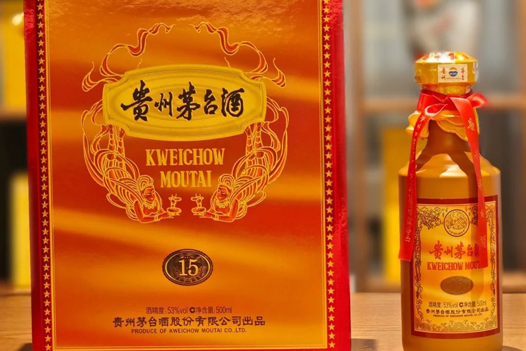居於九龍的黃叔家中存放珍藏多年茅臺，為妥善處理舊藏，玲瓏閣專注收購貴州茅臺酒十五年陳釀。伴隨港人數十年收藏習慣，不少家庭禮贈、宴會剩酒閒置櫃中，我們走遍全港各區，持續收購貴州茅臺酒十五年陳釀，憑藉專業鑑定經驗，為香港藏家解惑，妥善守護每一樽承載生活回憶的名酒。