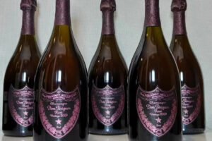 唐培里儂粉紅香檳Dom-Pérignon 2009 年為香檳王傳奇年份，產量稀少、收藏潛力十足，向來備受香港名流與私藏圈追捧。玲瓏閣高價收購唐培里儂粉紅香檳 Dom-Pérignon 2009 年，資深鑑定師精準辨識真偽、判斷品相，全區可預約免費上門，服務隱私嚴謹，給予客觀公道的藏品評估。