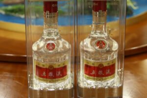 屯門從事中港物流的葉先生儲物間囤有多盒第八代經典五糧液 52 度濃香型白酒Wuliangye，全是往來內地廠商、節日致贈的商務禮酒。玲瓏閣深耕港澳濃香白酒市場，專業收購第八代經典五糧液 52 度濃香型白酒Wuliangye，熟知本地潮濕儲藏痛點，全港免費上門鑑定，提供完整收藏知識諮詢。