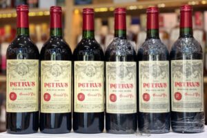 香港眾多私人藏家家中閒置珍藏多年嘅 1996 年、1999 年柏圖斯 Petrus 紅酒，受本地潮濕氣候影響難以長期妥善存放。玲瓏閣深耕香港名酒回收市場，高價收購 1996 年、1999 年柏圖斯 Petrus 紅酒，精通老酒辨偽鑑定，全港免費上門估價，私密交易報價公道。
