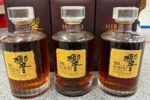 玲瓏閣高價收購響 30 年 Hibiki 威士忌，回收業務同時涵蓋進口名莊紅酒、老牌限量香檳。團隊熟悉酒水各版本細節與品相判定，支持上門免費估價，交易流程簡單保密，誠心收購響 30 年 Hibiki 威士忌，為香港本地藏家帶來省心的變現渠道。