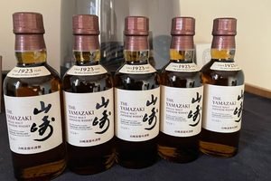 玲瓏閣收購山崎 Yamazaki 1923 蒸餾所珍藏威士忌，熟知香港老酒市場行情，不會藉輕微包裝瑕疵壓低報價。團隊提供免費鑑估，支援上門看酒，交易全程保密，不存在任何隱藏收費。若你打算沽出手上珍藏威士忌，歡迎聯絡查詢，玲瓏閣收購山崎 Yamazaki 1923 蒸餾所珍藏威士忌。