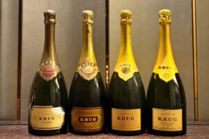 玲瓏閣收購庫克 Krug 香檳,深明頂級香檳藏品的價值,不會藉輕微包裝老化隨意壓低報價。團隊熟悉香港二手名酒市場,支援單支或多支香檳回收,交易全程保密,沒有任何隱藏收費。如果您想安心轉讓珍藏香檳,歡迎聯絡,玲瓏閣收購庫克 Krug 香檳。