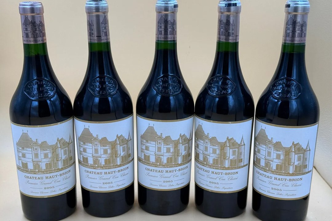 2005 年侯伯王 Haut-Brion，玲瓏閣專業回收，熟悉波爾多一級莊鑑定細則與香港市場行情，支援相片初步估價，全港免費上門鑑估，報價公道透明、嚴格保密，不會隨意挑選瑕疵壓價，無任何隱藏收費。有出售需求歡迎聯絡預約，評估您手上的 2005 年侯伯王 Haut-Brion。