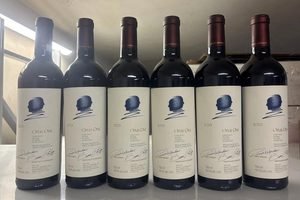 玲瓏閣專營香港 2013 年作品一號 Opus‑One 紅酒回收，專業鑑定團隊評估瓶封、酒標及水位狀況，參考市場實況給予合理報價。提供全港上門鑑估，交易嚴格保密，鑑定不收任何費用。持有 2013 作品一號打算出售，歡迎提交照片諮詢，預約專員上門估價。