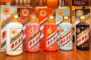 玲瓏閣專業回收貴州茅台生肖紀念酒，為香港藏家提供免費上門鑑估服務。就像吳先生因子女移民打算變現家藏生肖茅台，我們會實地檢驗酒品真偽、品相與水位，參考市場行情給予公道報價，全程保密交易，不設隱藏收費，安心處理貴州茅台生肖紀念酒變現。